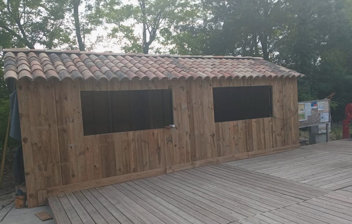 Cabanon ossature bois et couverture tuiles
